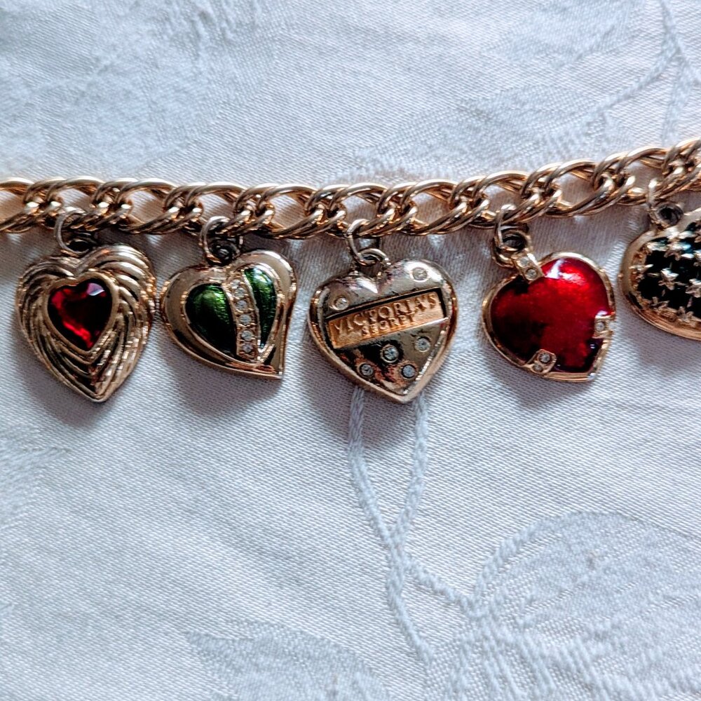 VTG Victoria’s Secret 90s Heart Charm Bracelet w/ Box Pearl Rhinestones Gold New - Picture 5 of 10